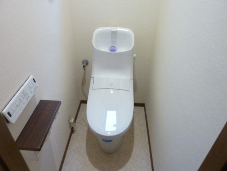   トイレリフォーム　LIXIL一体型便器オリジナルシャワートイレ