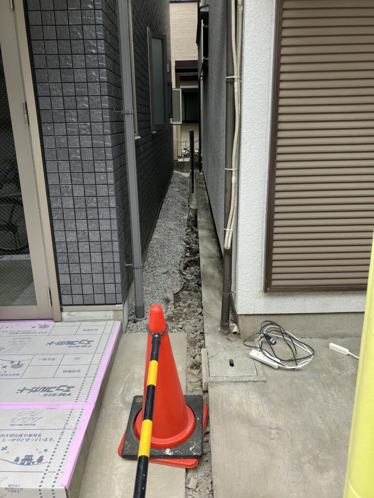 左側ブロック塀とフェンス解体