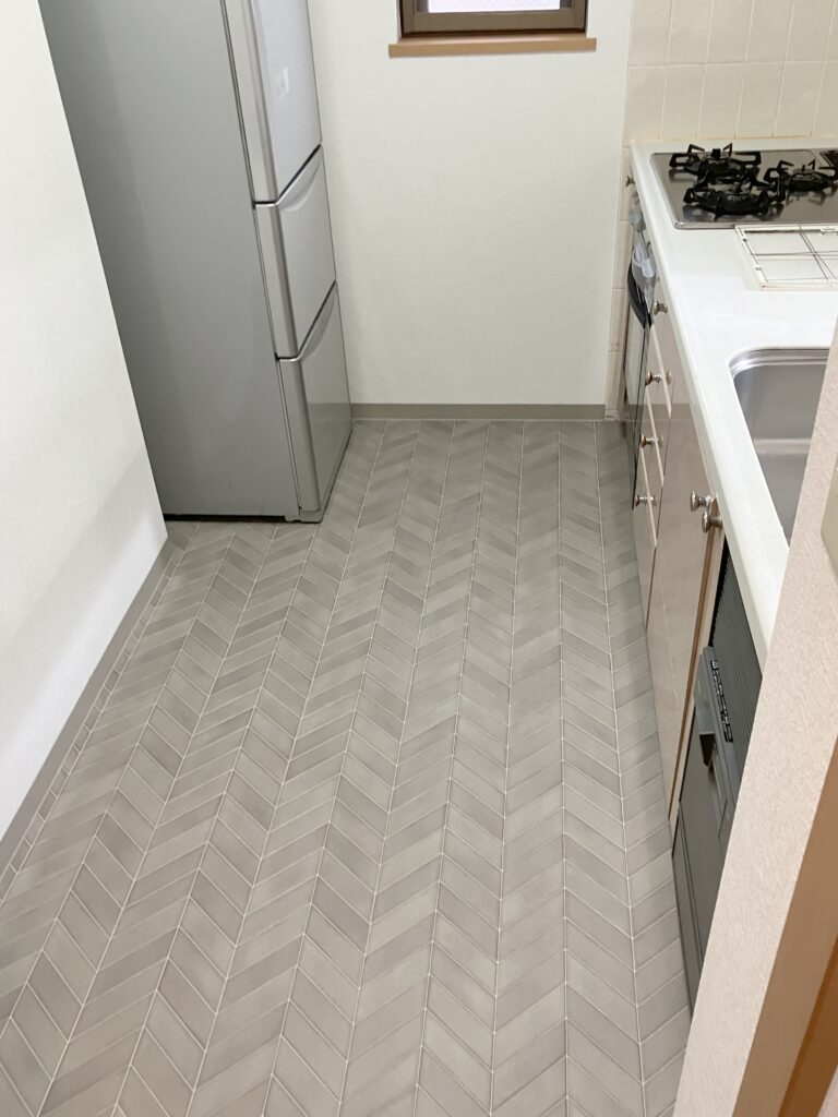 施主様セレクトのヘリボーン柄がおしゃれです。