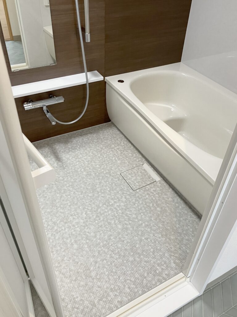 冷気をシャットアウトするほっカラリ床。翌朝にはカラリと乾き、お掃除ラクラクです。