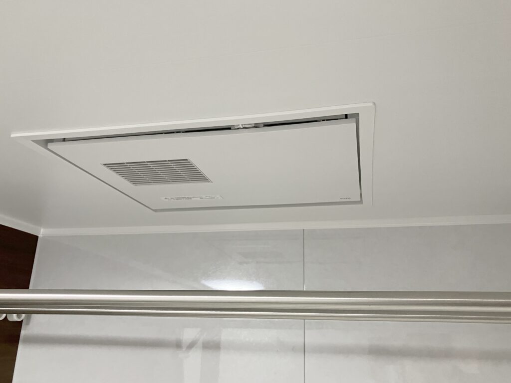 ご要望の浴室換気暖房乾燥機「三乾王」を設置しました。