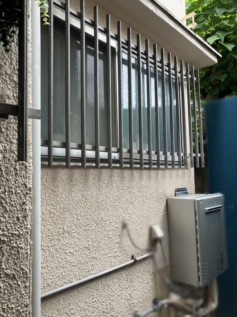 既存外壁浴室窓