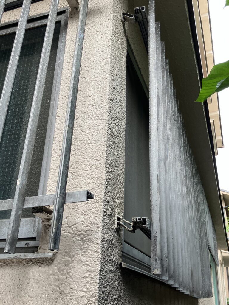 既存外壁浴室窓