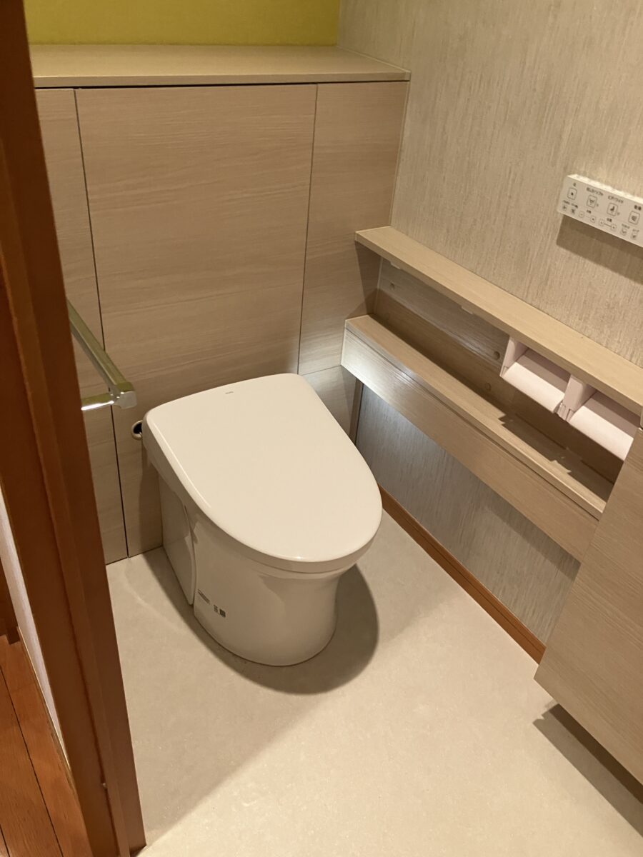 抜群の収納力にスッキリした見た目で一新されたトイレ