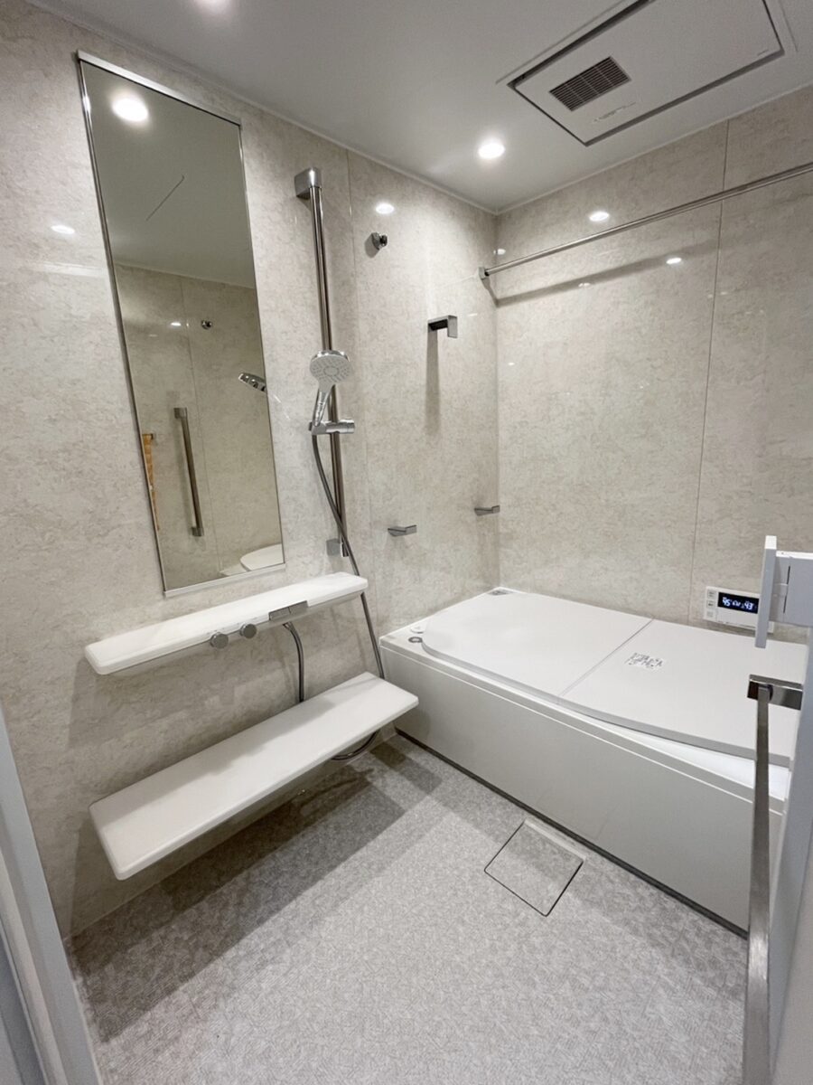 毎日のお掃除を手軽に快適、浴室とトイレリフォーム